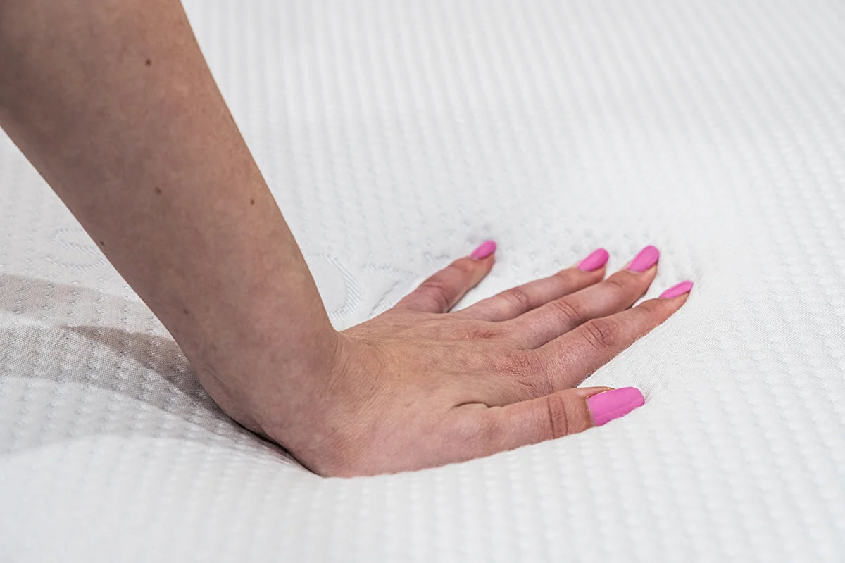 snoozi-gel-memory-foam-hand-pressure-test